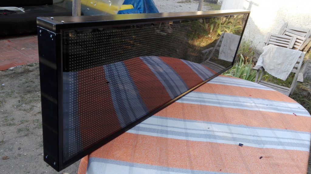 Panneau d'affichage dynamique sur mesure du centre équestre de St-Paul-Trois-Châteaux avec amélioration de la structure